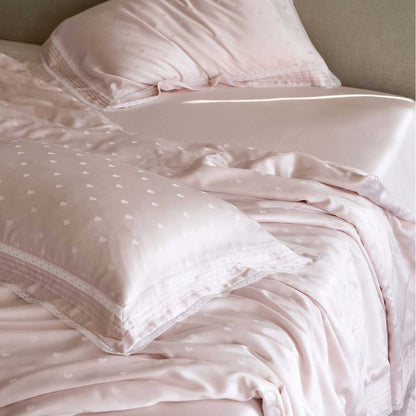Luxuriöses Satin-Bettwäsche-Set mit Spitzenrand und Herzmotiv