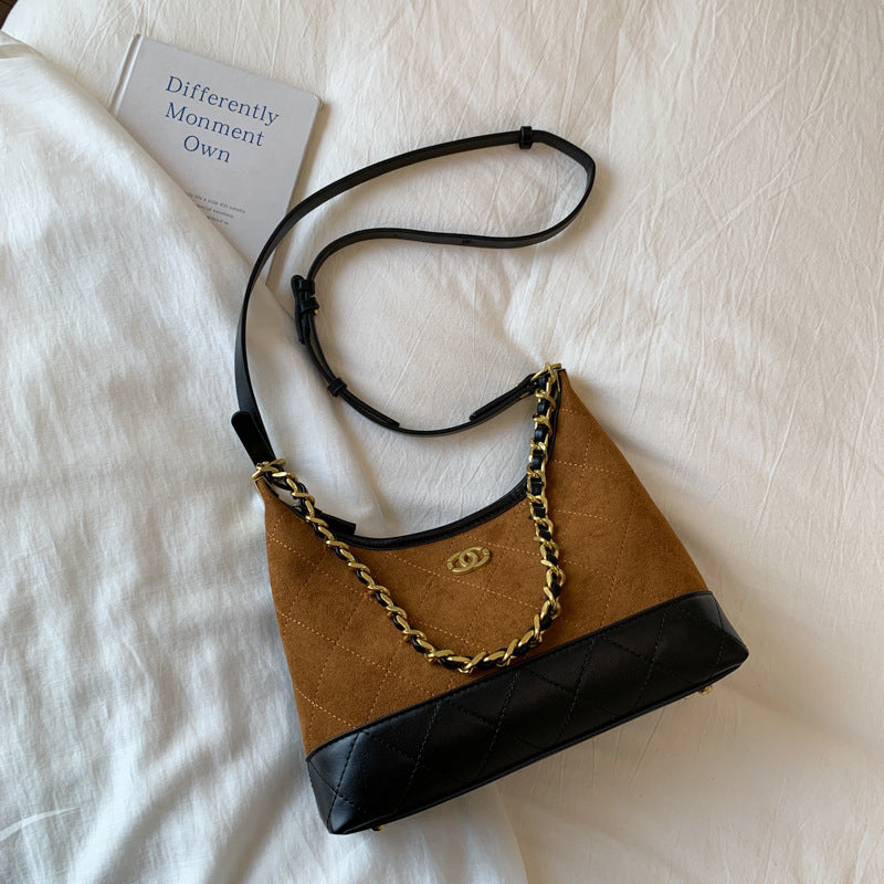 Gepolsterte Wildleder Schultertasche Brehn