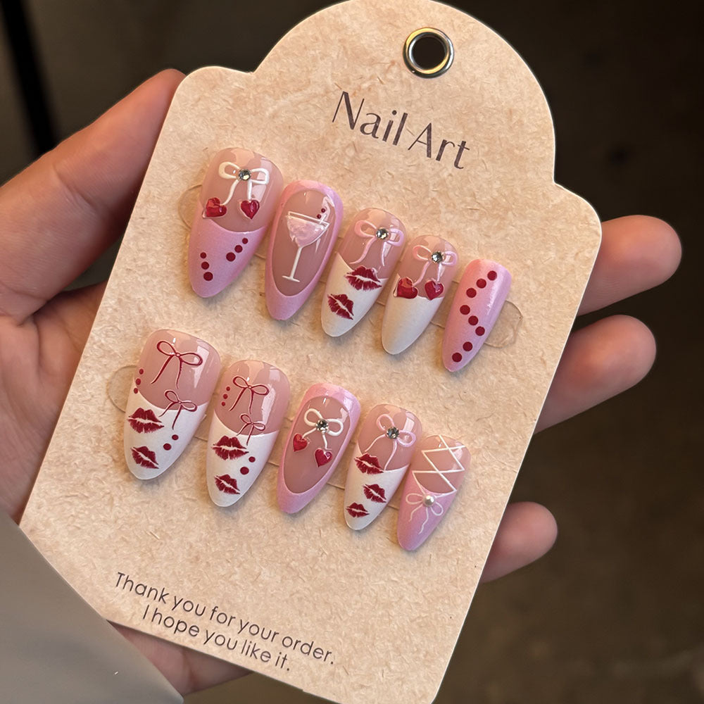 Romantisches Kuss-Thematisches Press-On Nagelset Brehn