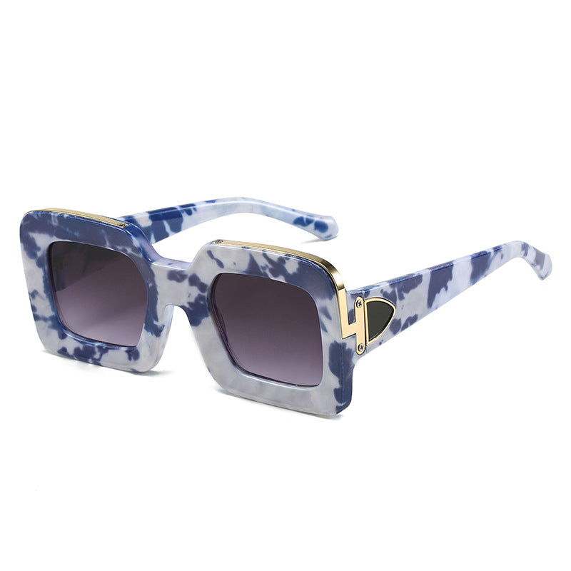 Damen quadratische Sonnenbrille mit luxuriösem Design und goldenen Akzenten Brehn