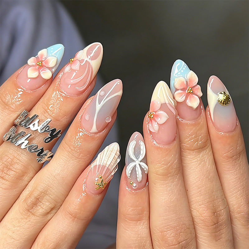 Kunstvolle 3D Nagelspitzen mit maritimem Design Brehn