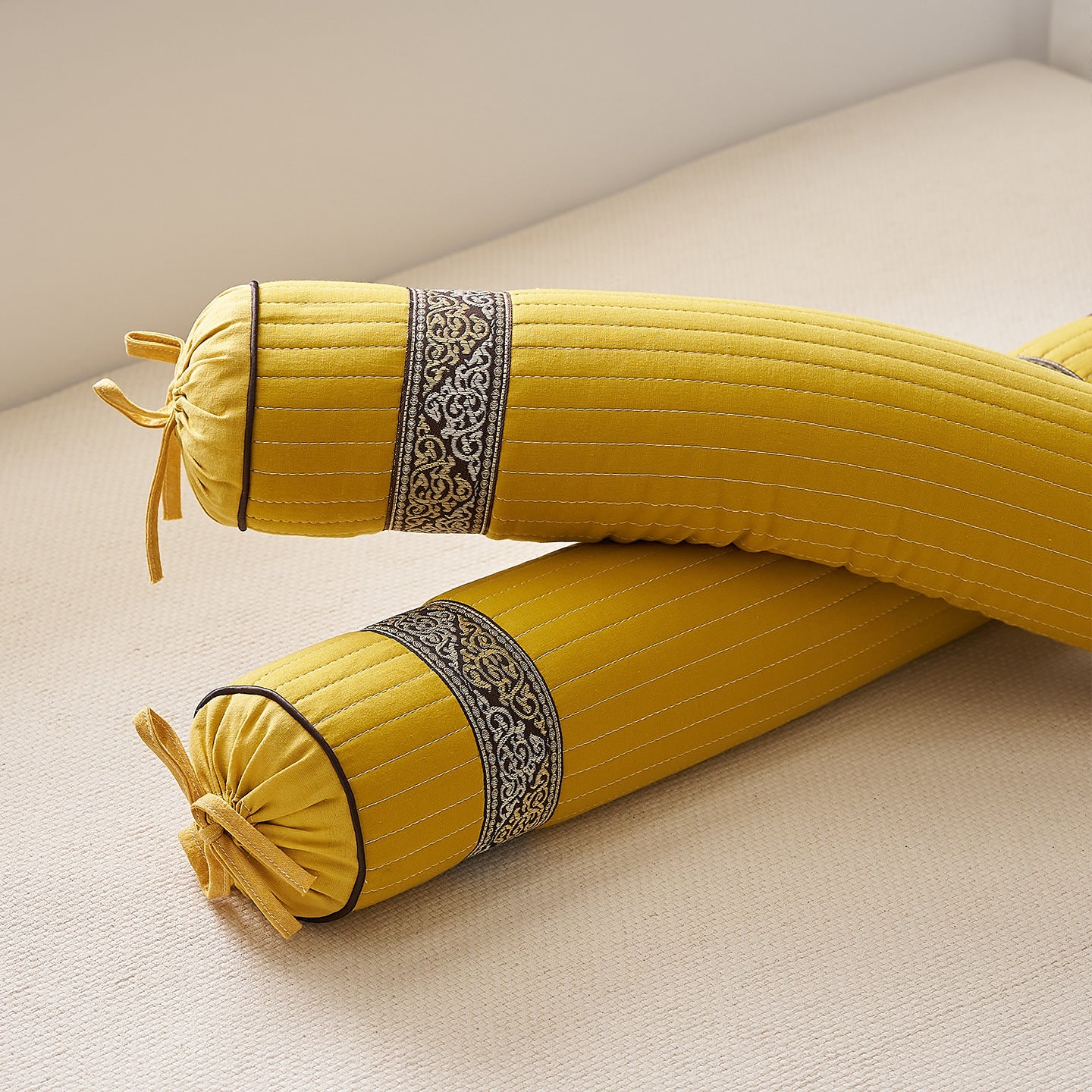 Meditationsrolle mit Dekorativem Design Brehn