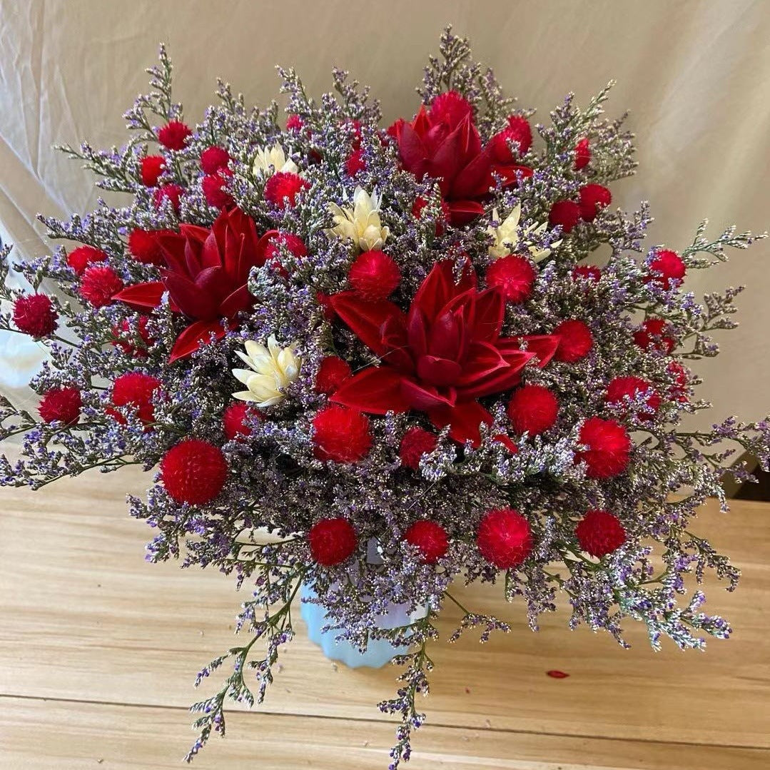 Natürlicher getrockneter Blumenstrauß