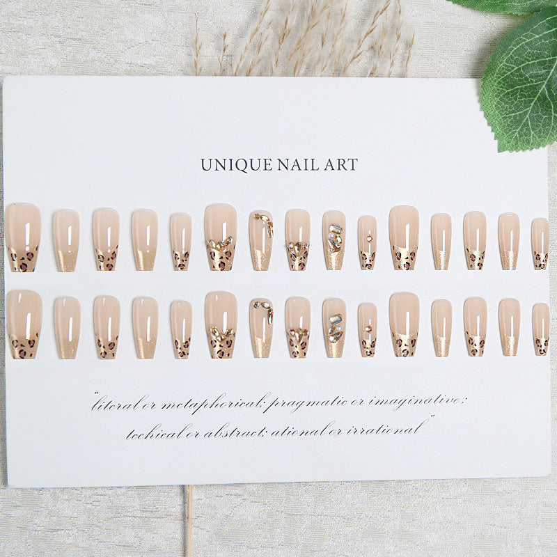 Kunstnagelset mit glamourösen 3D-Verzierungen Brehn