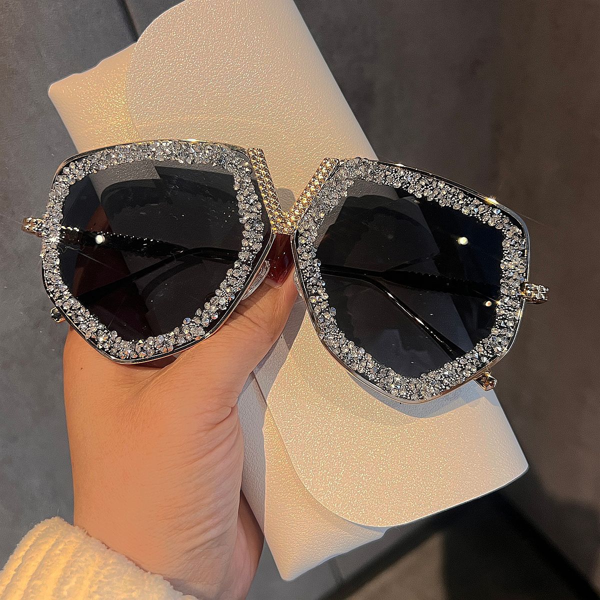 Damen luxuriöse Sonnenbrille mit glamourösem Strassrahmen Brehn