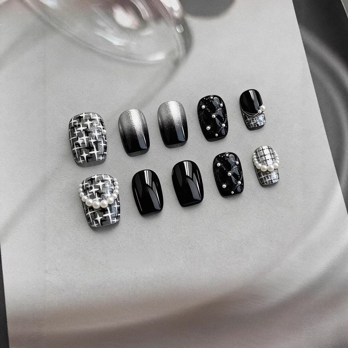 Dekorative Press-On Nagelkunst Kollektion mit Perlen- und Ombre-Akzenten