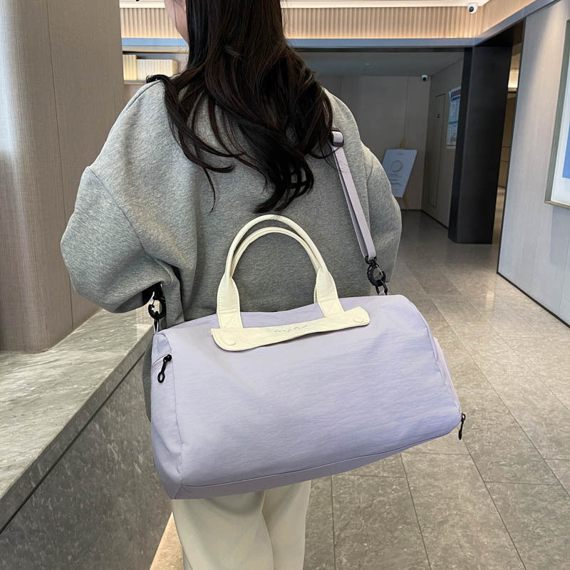 Damen Sportliche Reisetasche mit verstellbarem Schultergurt und elegantem Design Brehn