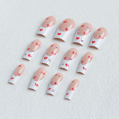 Künstlerisches Herzmotiv Press-On Nagelset