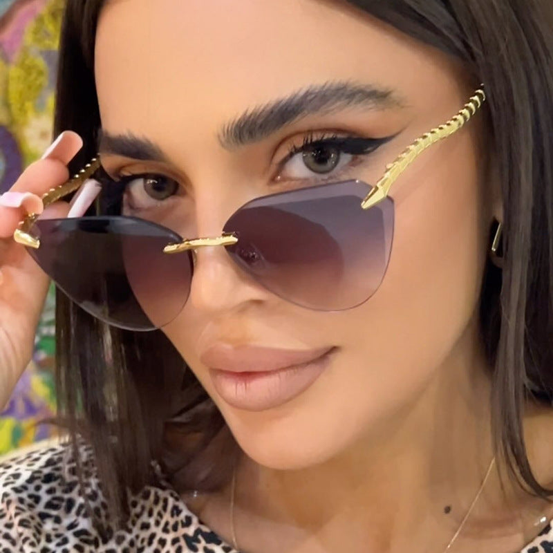 Damen Cat-Eye Sonnenbrille mit einzigartigem goldenen Rahmendesign und schützenden Gläsern Brehn