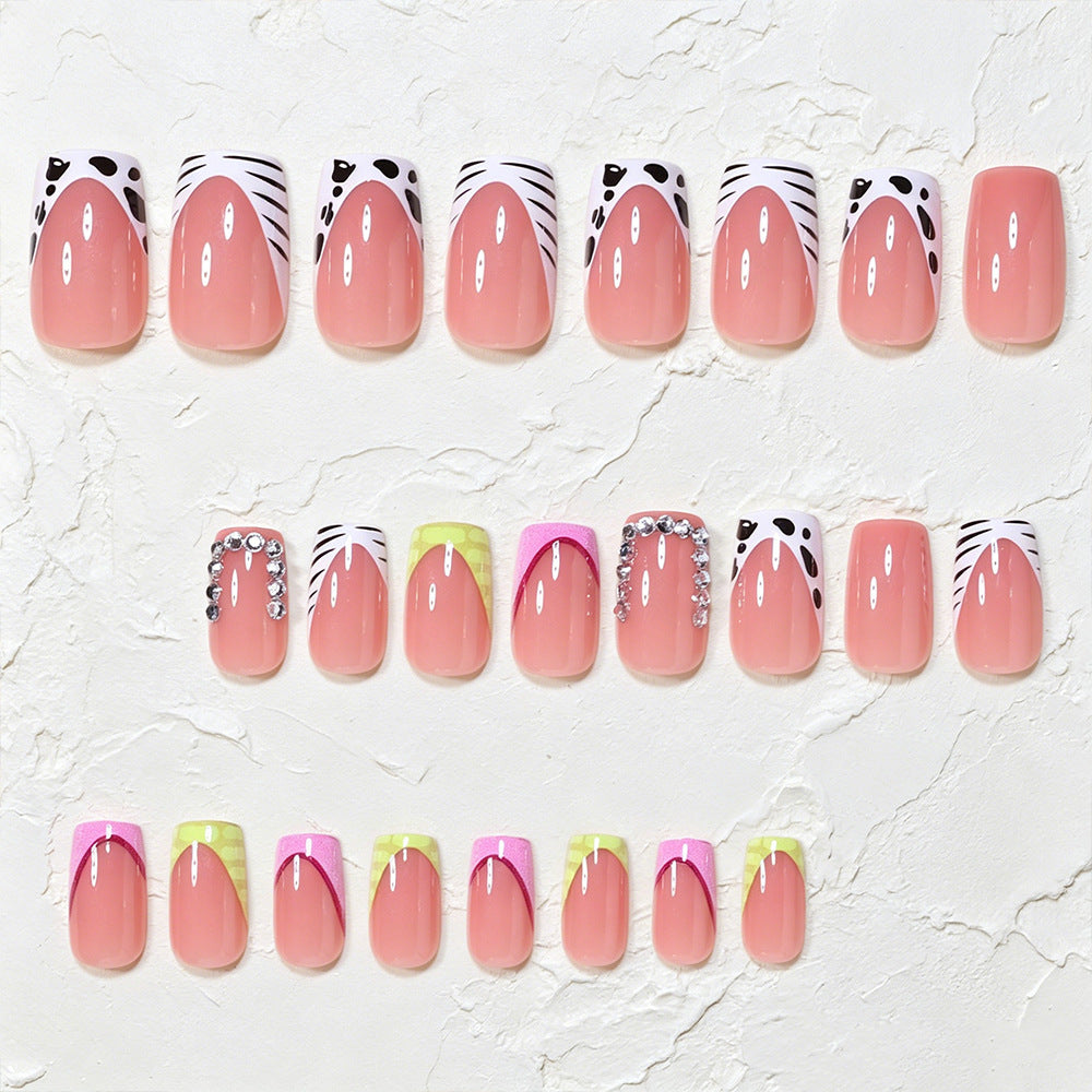 Künstlerische Press-On Nagelkunst Tipps mit einzigartigen Mustern Brehn
