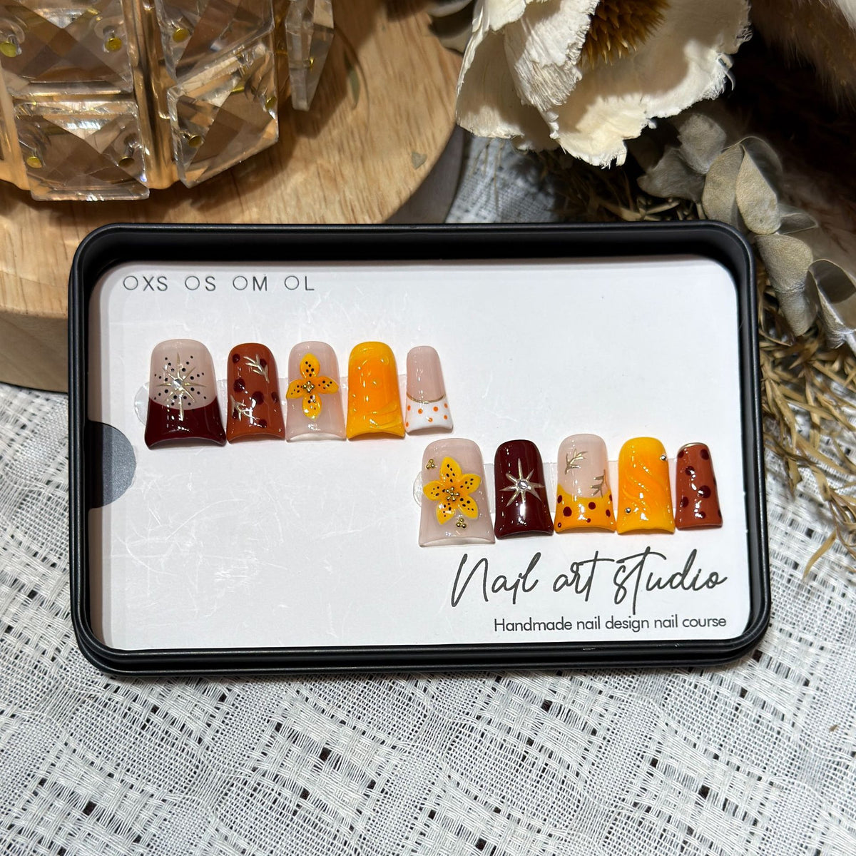 Handgemachtes Blumenausdrück-Nagelset Brehn