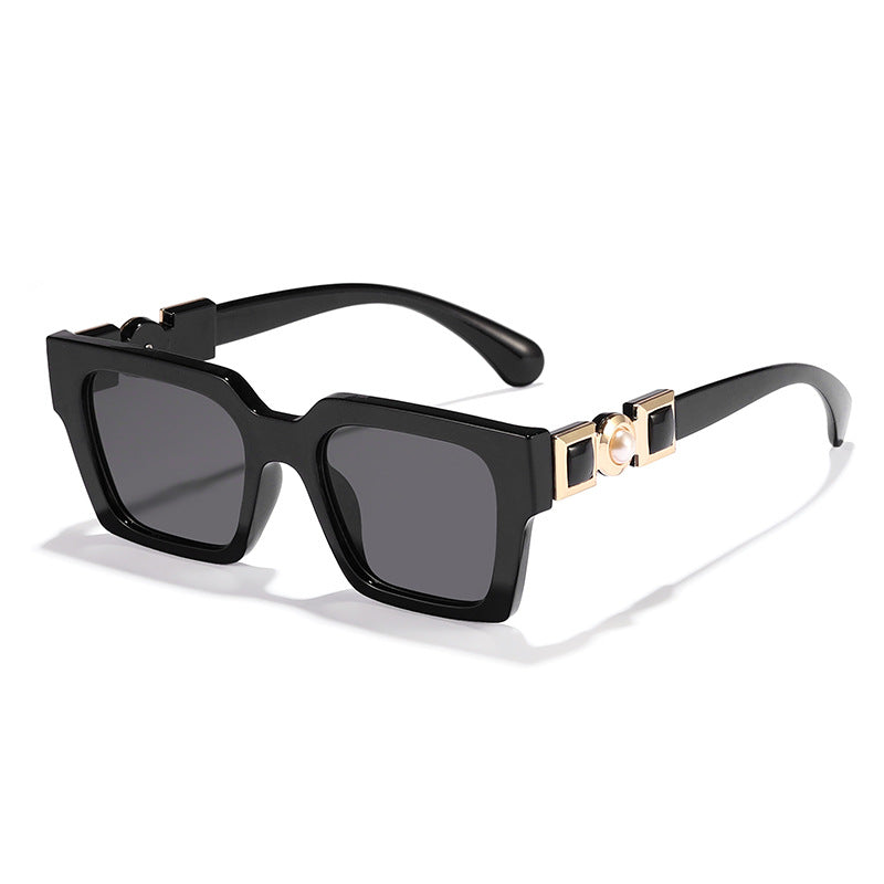 Damen modische Sonnenbrille mit glamourösem Rahmen Brehn