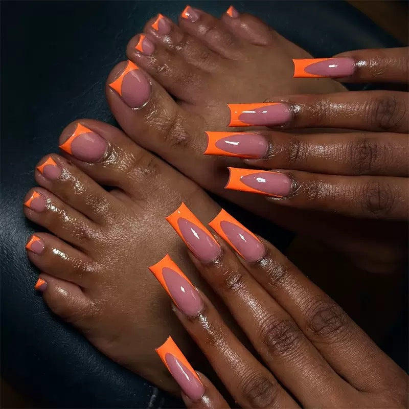 Kunstnagelset mit modernem Design und elegantem Spitzenlook Brehn