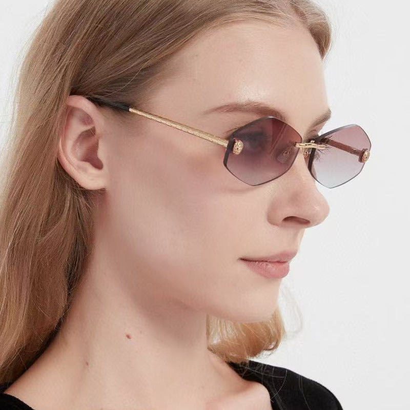 Damen geometrische Sonnenbrille im modernen Design mit elegantem Metallrahmen Brehn