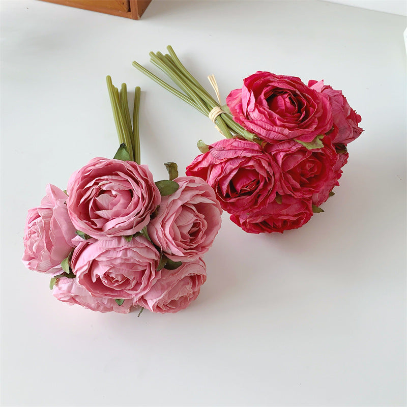 Dekorativer künstlicher Blumenstrauß