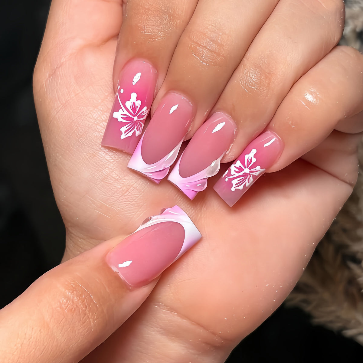 Kunstnagel Set mit floralen Verzierungen Brehn