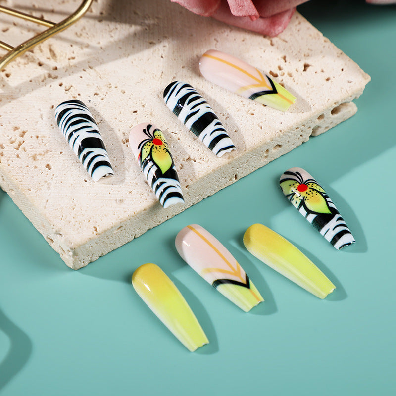 Kreative Kunstnägel mit Blumen- und Tierdesigns Brehn