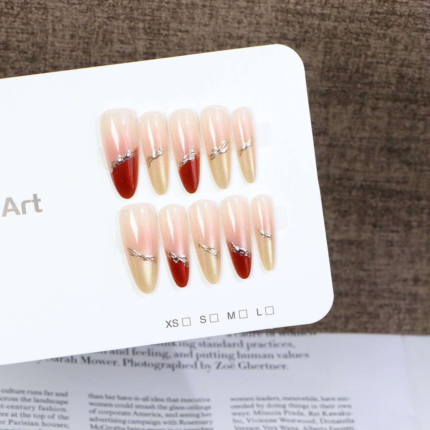 Elegantes Stiletto Press-On-Nagelset mit schimmernden Akzenten Brehn