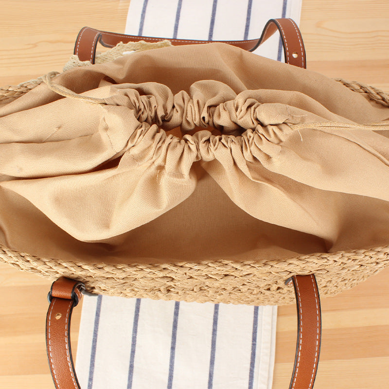 Elegante Geflochtene Basttasche mit Lederakzent Brehn