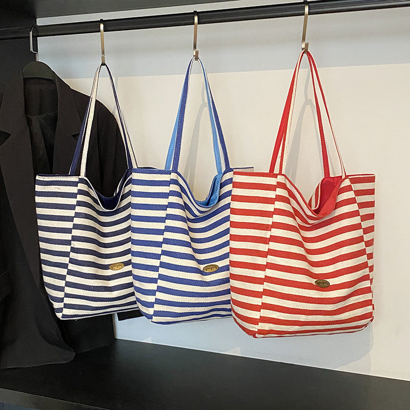 Lässige gestreifte Strandtasche Brehn