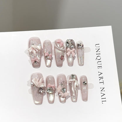 Dekoratives Press-On-Nagel-Set mit floralen Akzenten