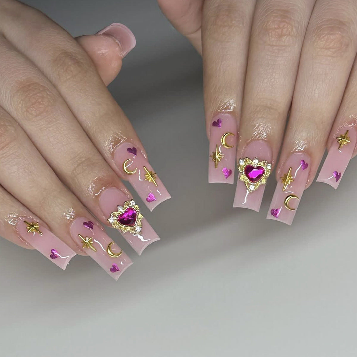 Künstlerische 3D Herz Nagelkunst Brehn