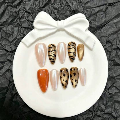 Dekoratives Press-On Nail Art Set mit Tierdruckdesigns
