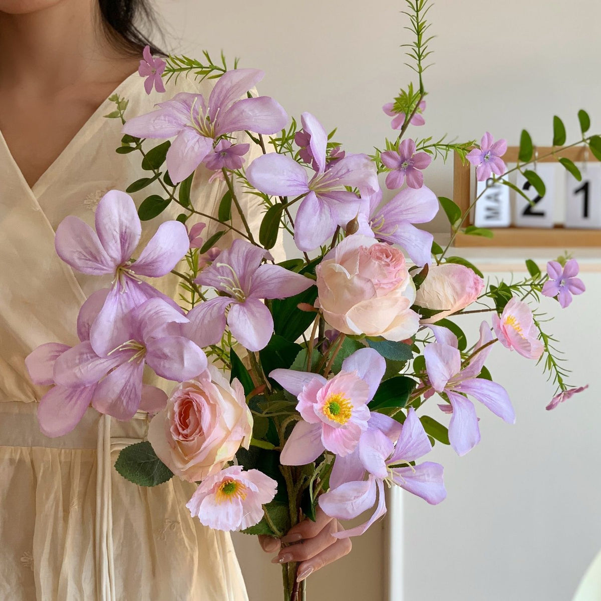 Lush Floral Bouquet Arrangement mit realistischem Touch