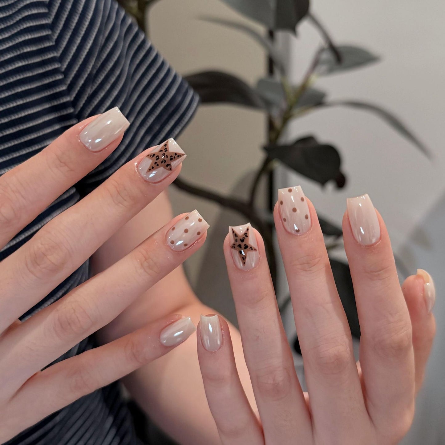 Kunstnagelspitzen mit Trendy Tiermustern Brehn