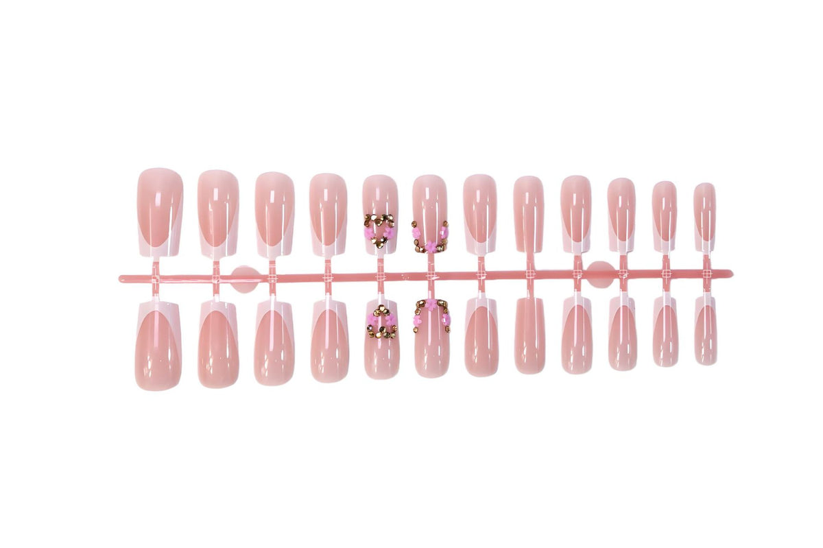 Kunstnagelset mit filigranen Blüten- und Glitzerakzenten Brehn