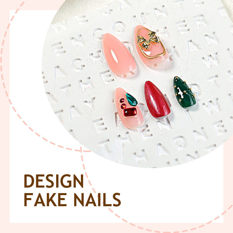 Kunstnagelset mit festlichen Schmuckdetails Brehn