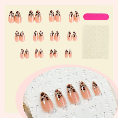 Kunstnagelset mit elegantem Leopardenmuster und Glitzerakzenten Brehn
