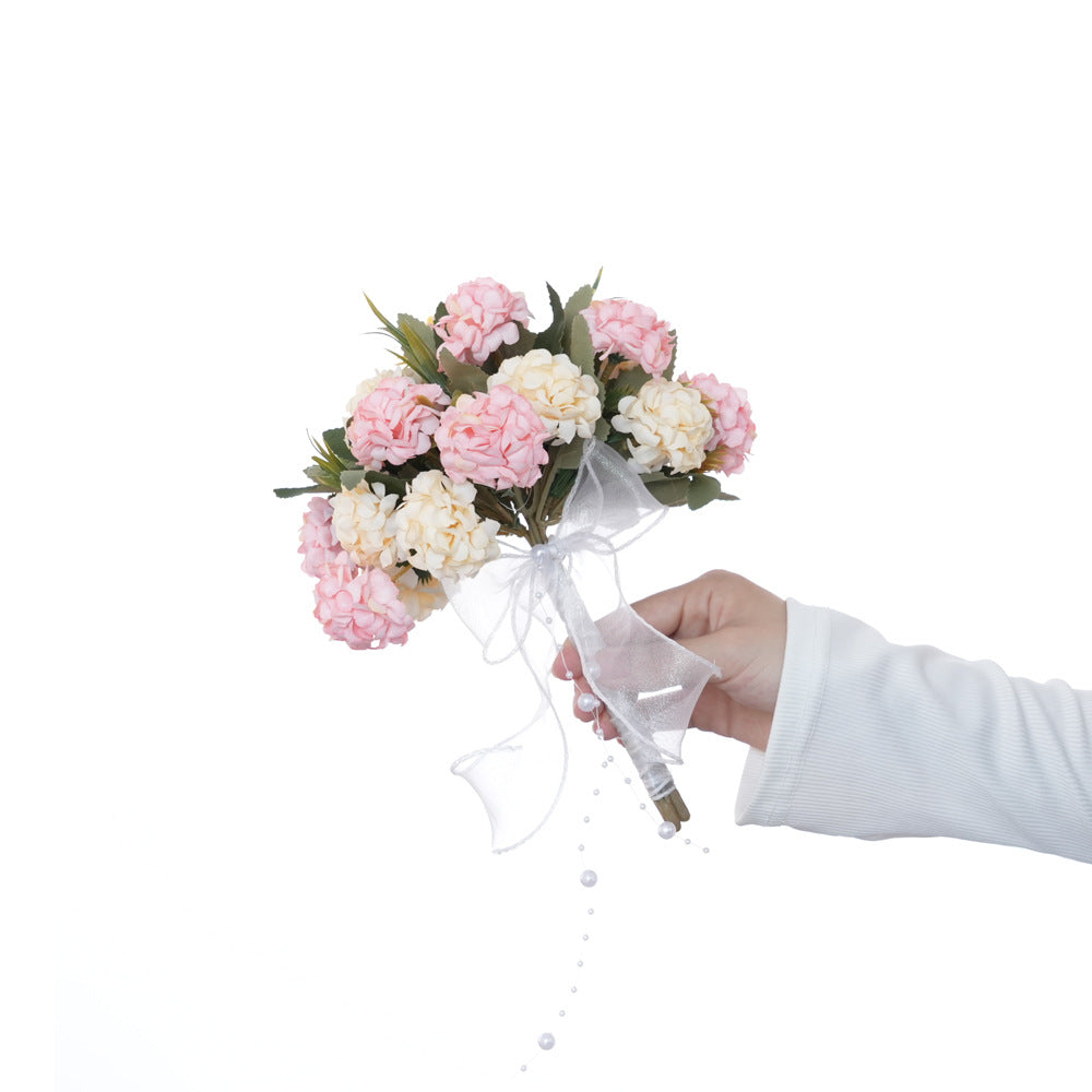 Dekorativer Floralstrauß