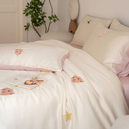 Luxuriöses Satin-Bettwäsche-Set mit gestickten Kirschmotiven, Wendefunktion und Plüsch-Hasenkissen