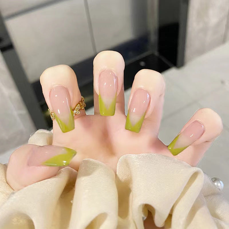 Kunstvolle Nagelverlängerungen mit frischem Sommerdesign Brehn