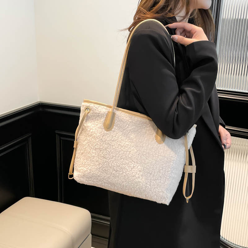 Oversized Faux Fur Tragetasche Brehn