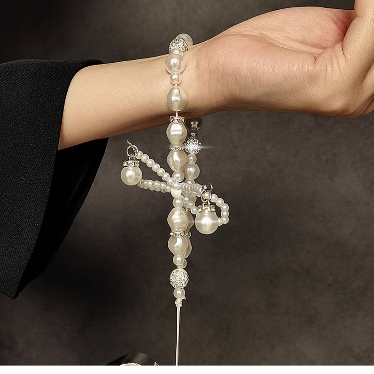 Elegante Perlenbesetzte Charmschlüsselanhänger Brehn