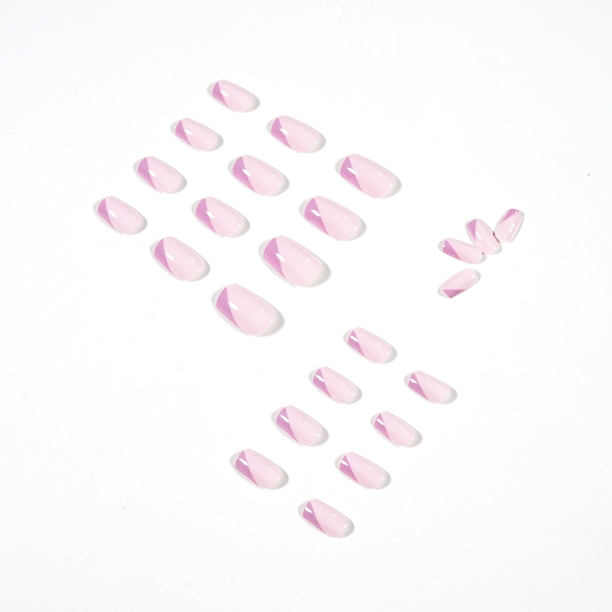 Kunstvolle Nagelkunst mit modernem French-Tip Design Brehn