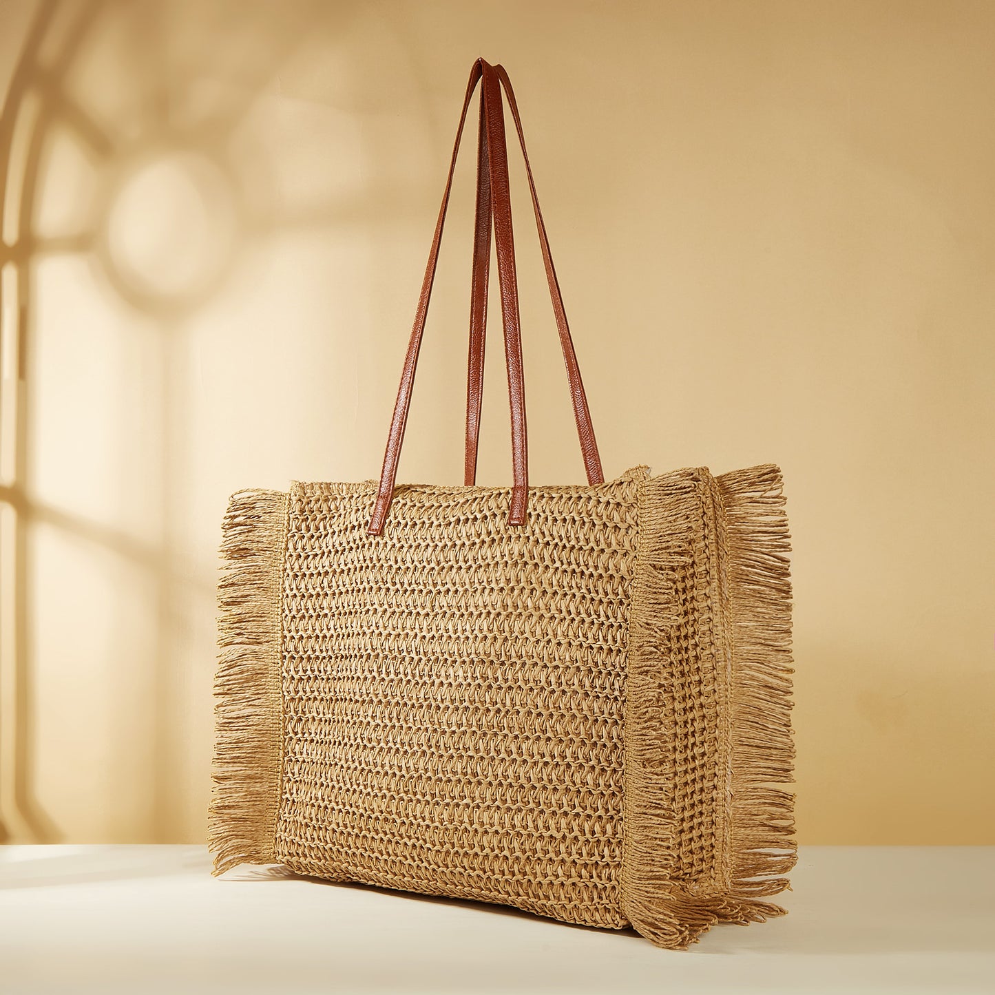 Strandtasche Aus Raffia mit Fransigen Details Brehn