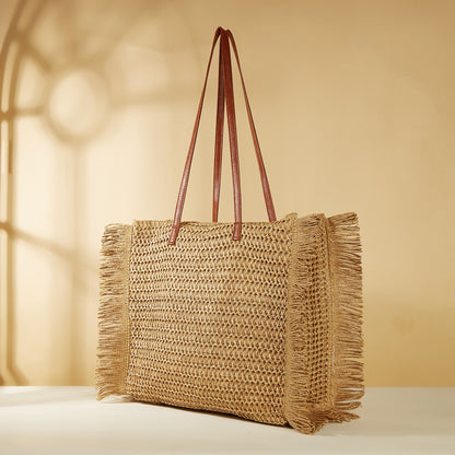 Strandtasche Aus Raffia mit Fransigen Details Brehn