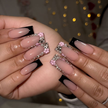 Elegante Stiletto Press-On Nagelkunst mit Strass-Akzenten Brehn