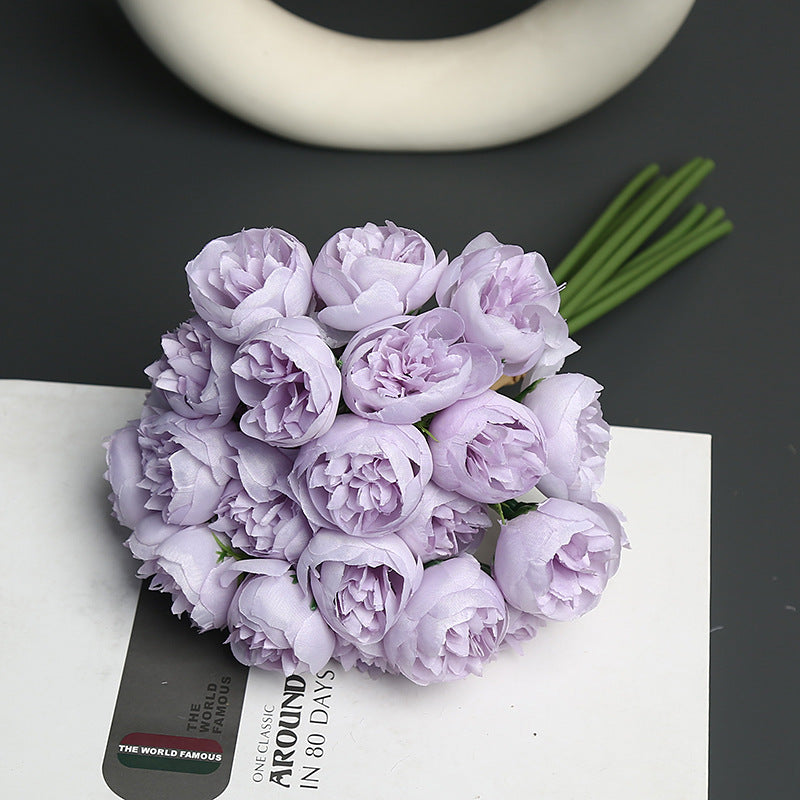 Realistischer Kunstblumenstrauß