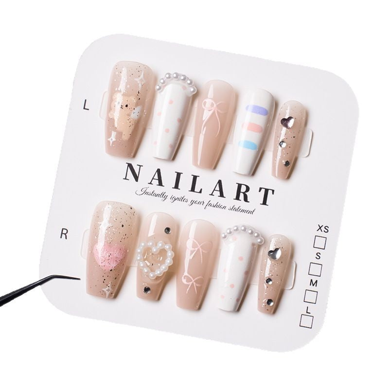 Kreatives Nagelkunstset mit Eleganten Applikationen Brehn