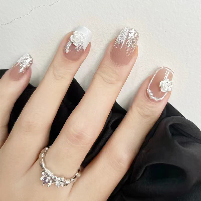 Kunstfingernägel mit Stilvollem Herz- und Ombre-Design Brehn