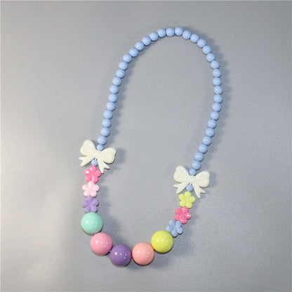 Bunte Perlenkette mit Floralen Elementen Brehn