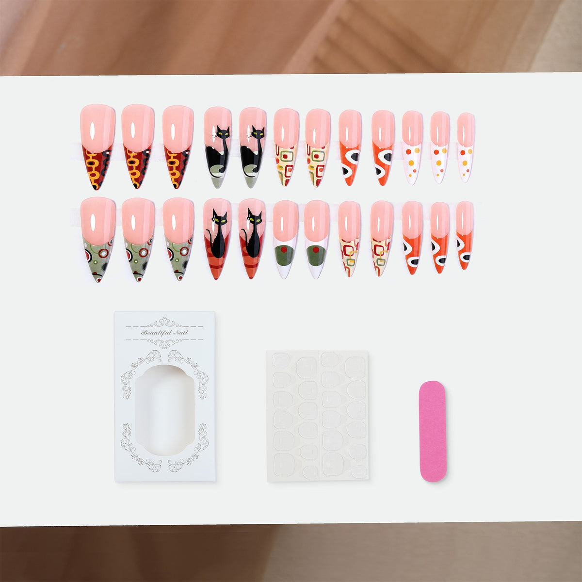 Kunstnagelset mit künstlerischen Motiven Brehn