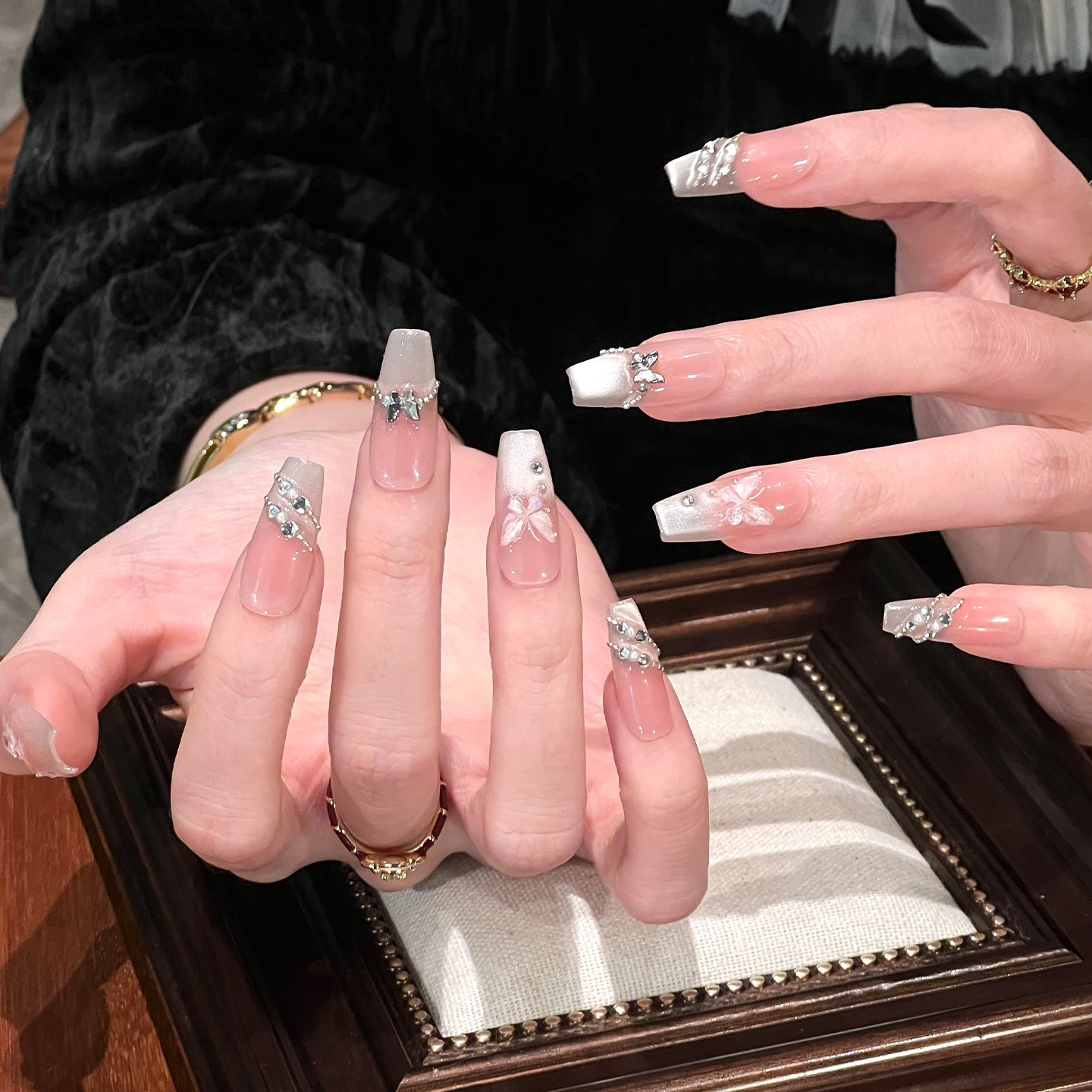 Kristall-besetzte Press-On Nagelset Brehn