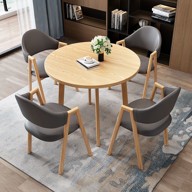 Esszimmerstuhl mit ergonomischer Polsterung und modernem Design Brehn