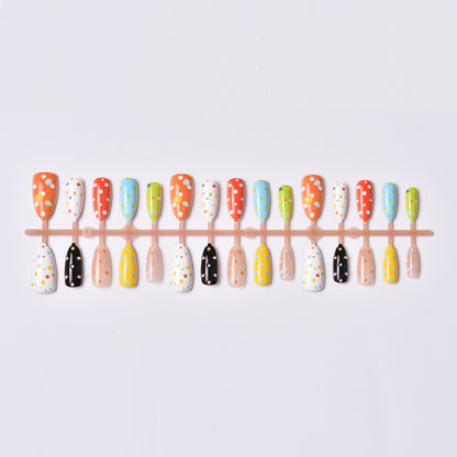 Dekoratives Polka Dot Press-On Nagelkunst Set Brehn