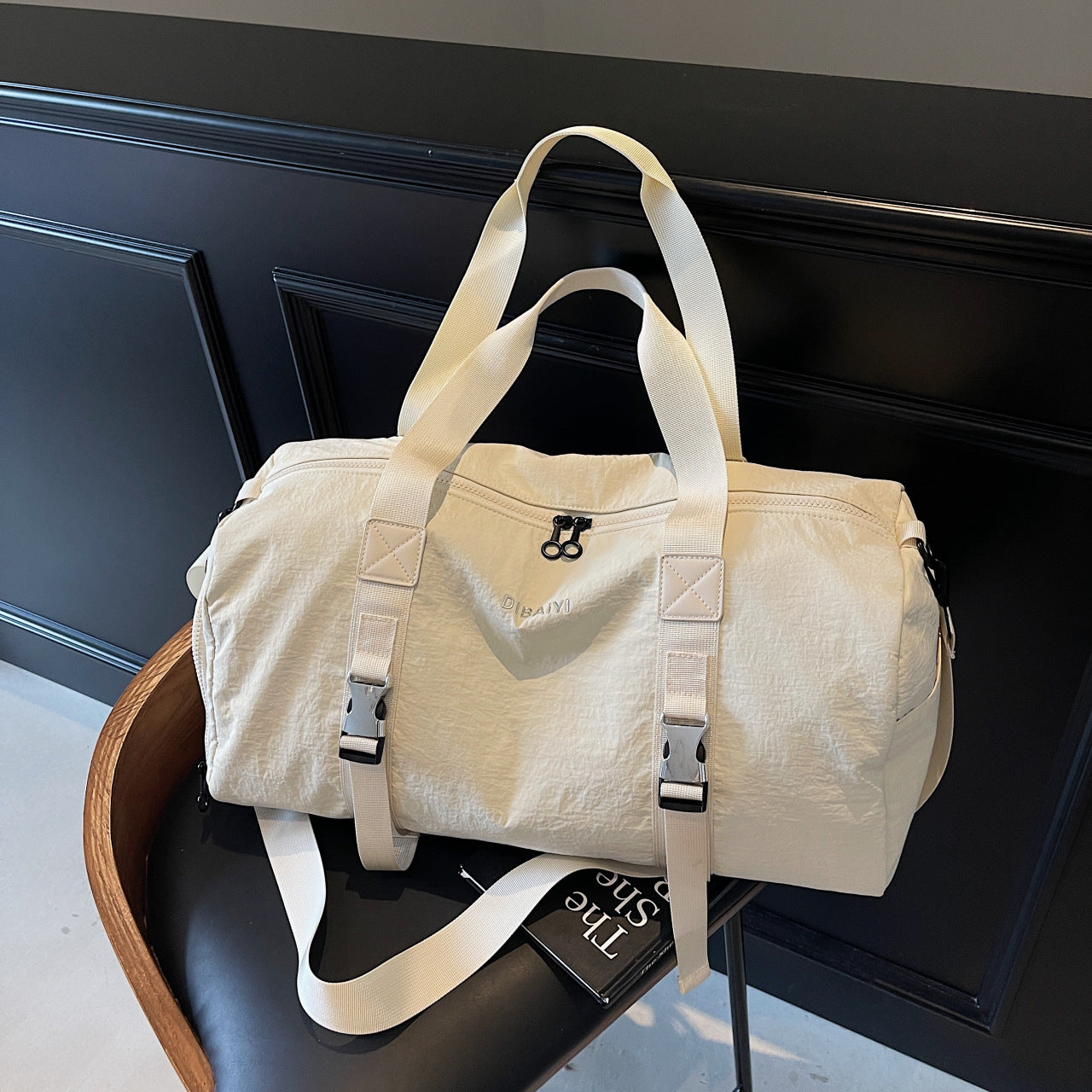 Sportliche Reisetasche Mit Vielseitigen Trageoptionen Brehn
